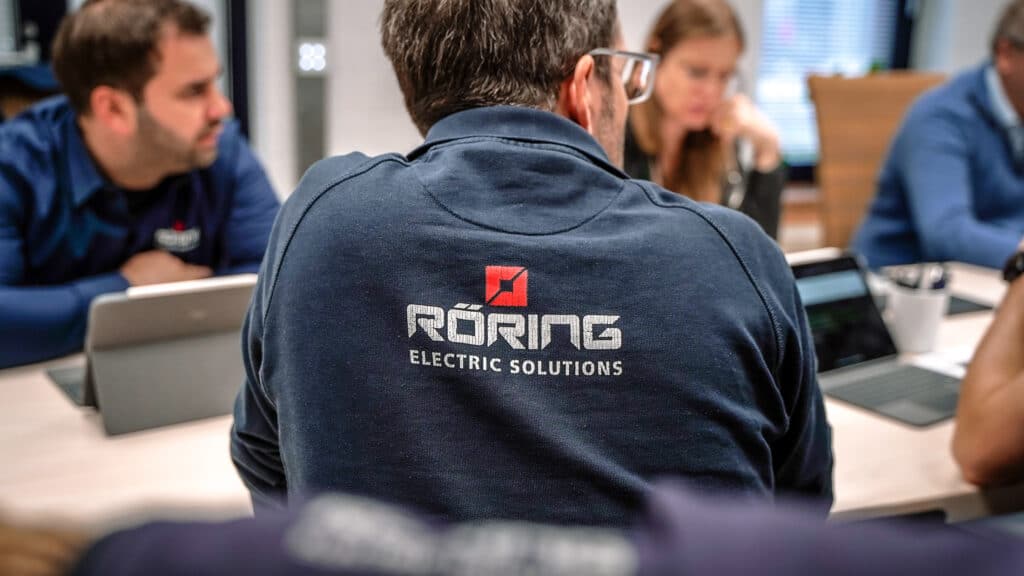 Mitarbeiter der Röring Electric Solutions GmbH